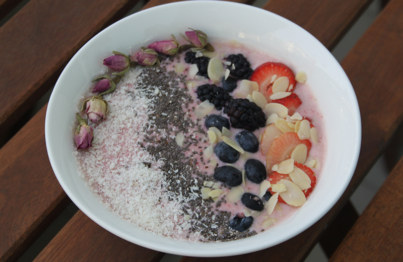 How to make Strawberry Smoothie Bowl